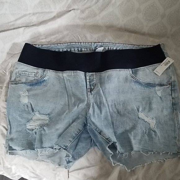 Old. Navy maternity shorts - Picture 1 of 3